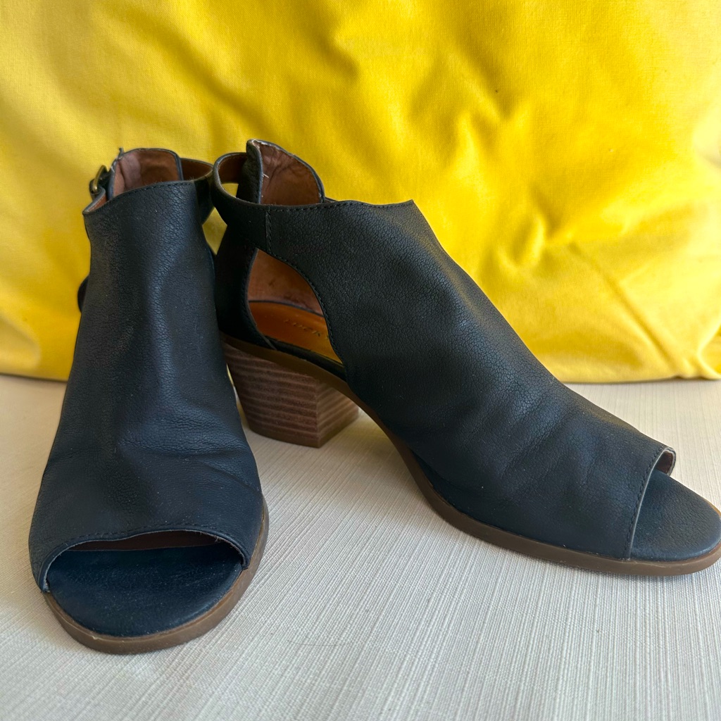Lucky Brand Peep Toe Booties 939 Size